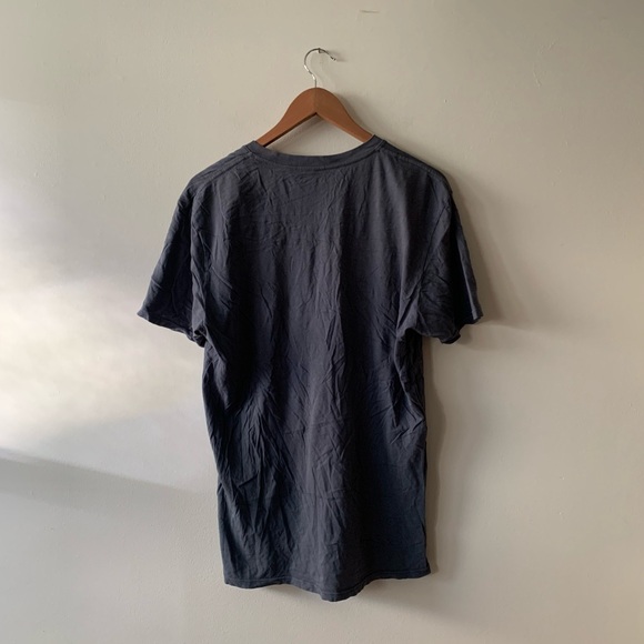 Everlane Men's Charcoal V-Neck Tee - Picture 2 of 4